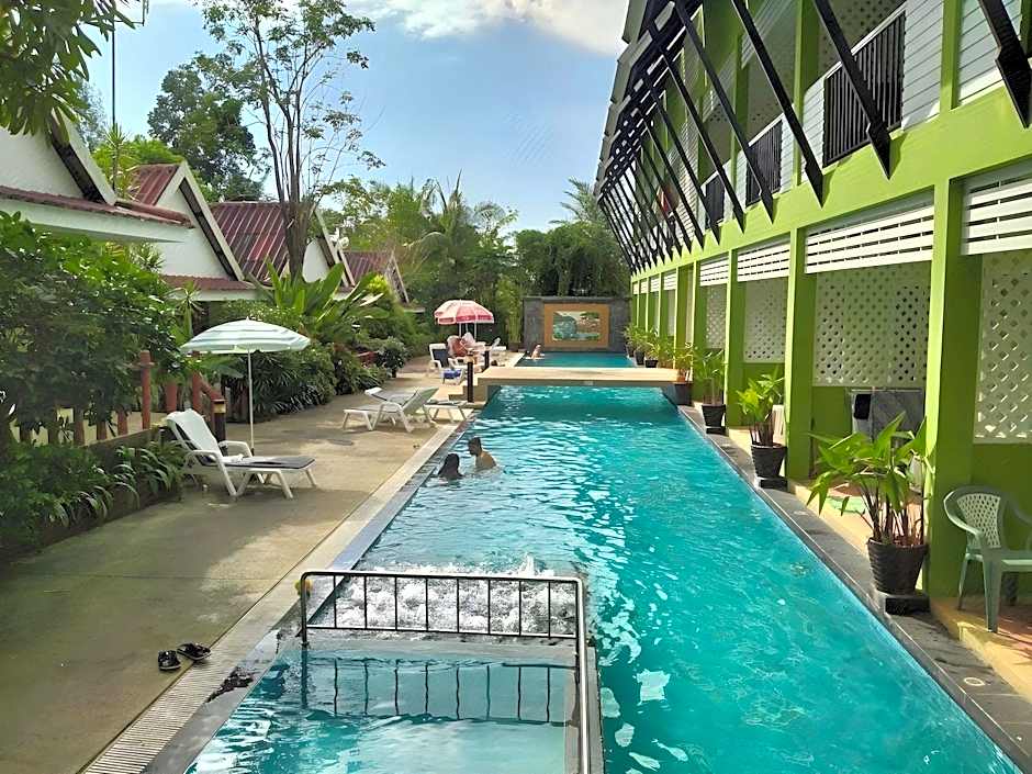 Khaolak C-nior Bungalows