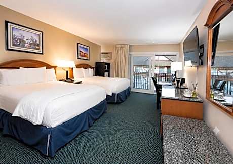Deluxe Queen Room with Two Queen Beds (Balcony)