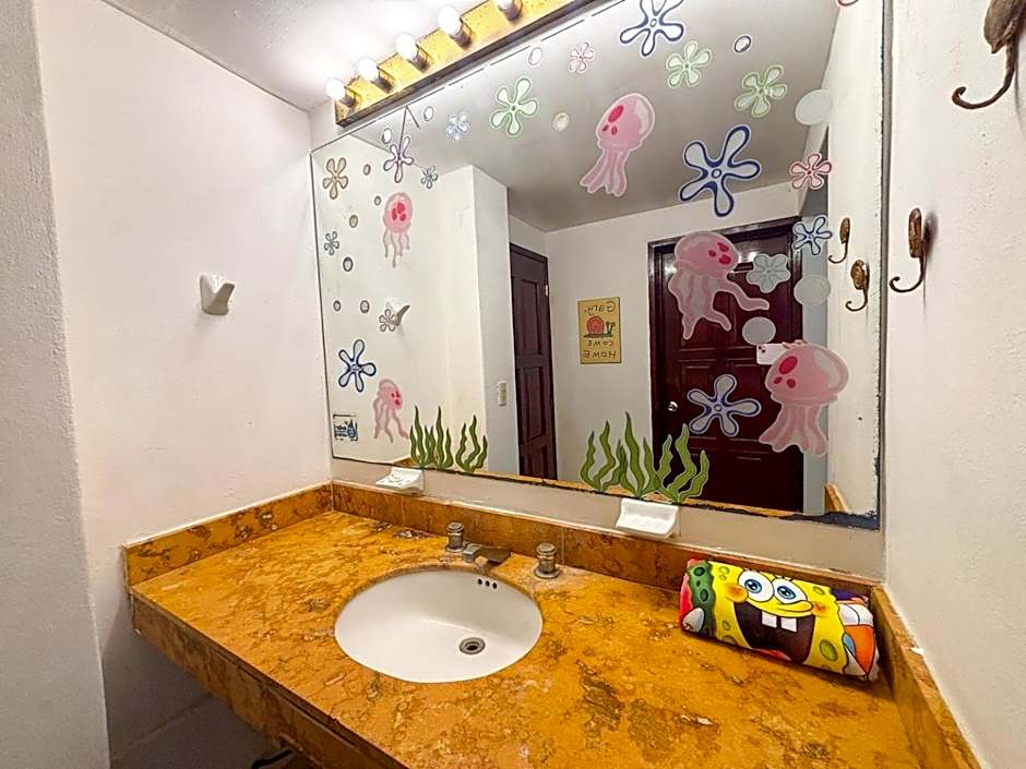 Sleep in a pineapple under the sea