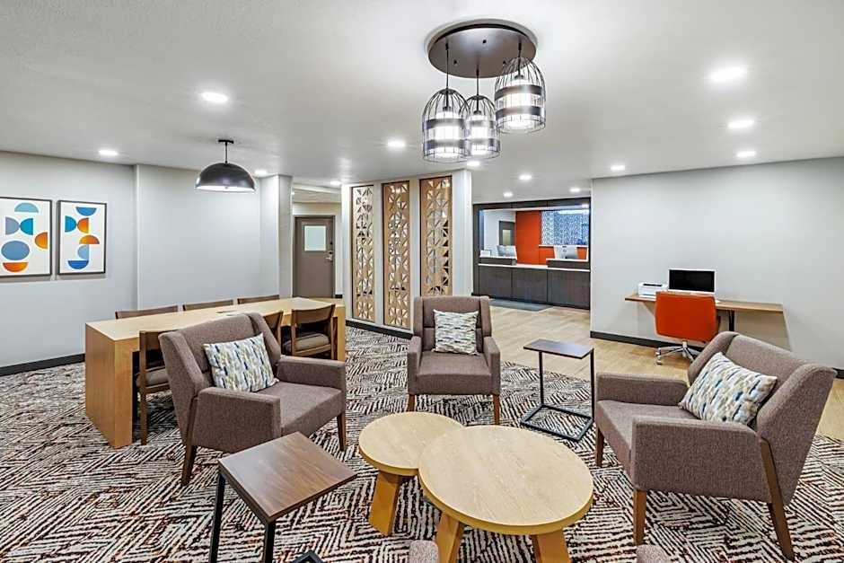 Candlewood Suites Topeka Hotel By IHG