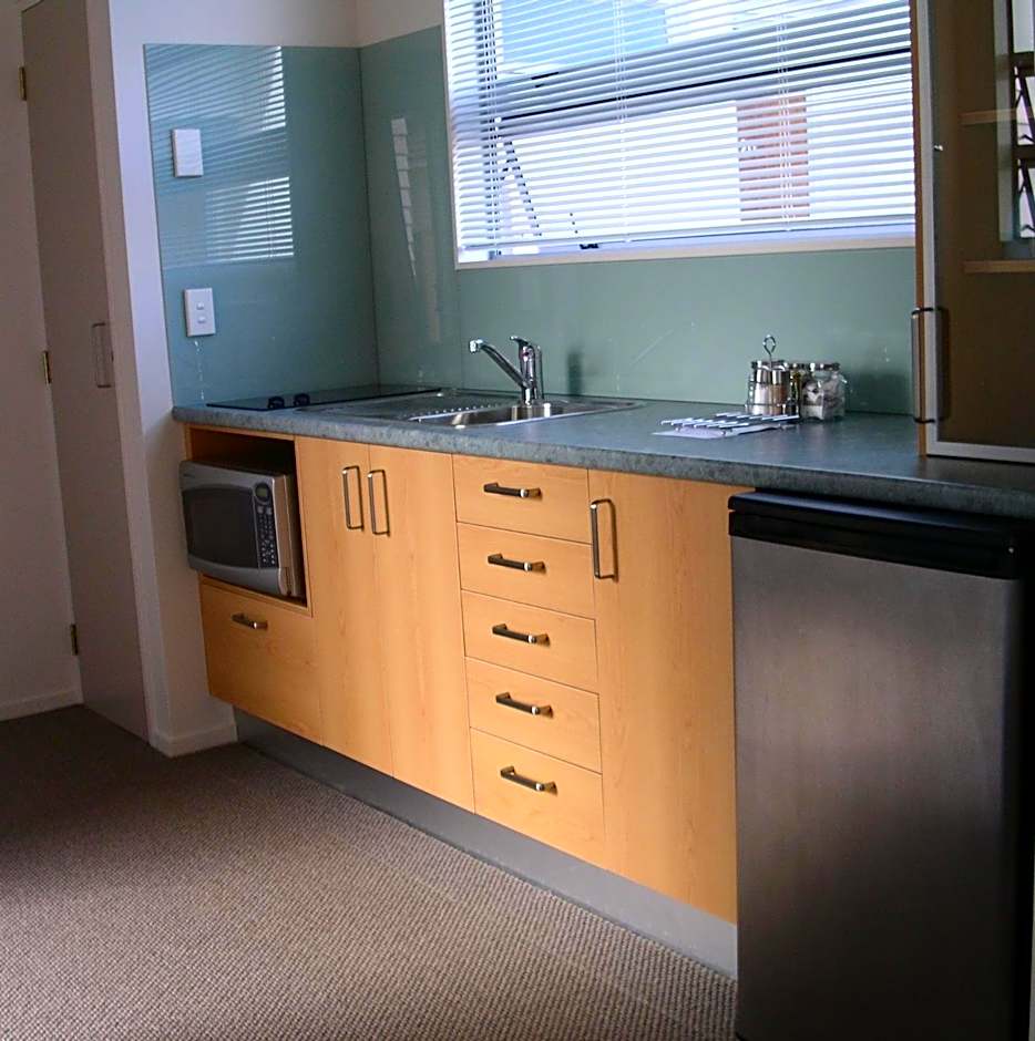 Broadway Motel & Miro Court Villas