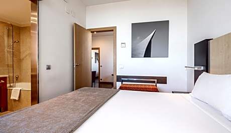 Junior Suite (2 Adults + 2 Children)