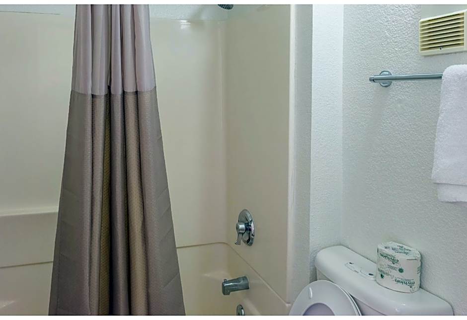 Motel 6-Bakersfield, CA - Convention Center