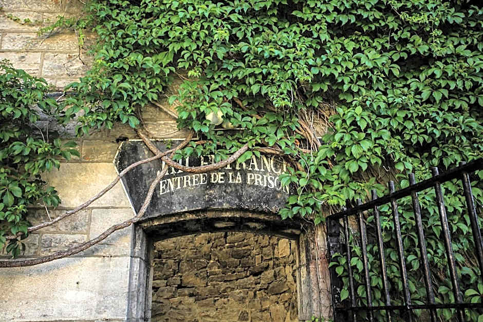 Saintlo Ottawa Jail Hostel