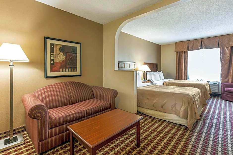 Quality Suites Paducah I-24