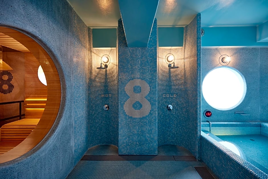8hotel