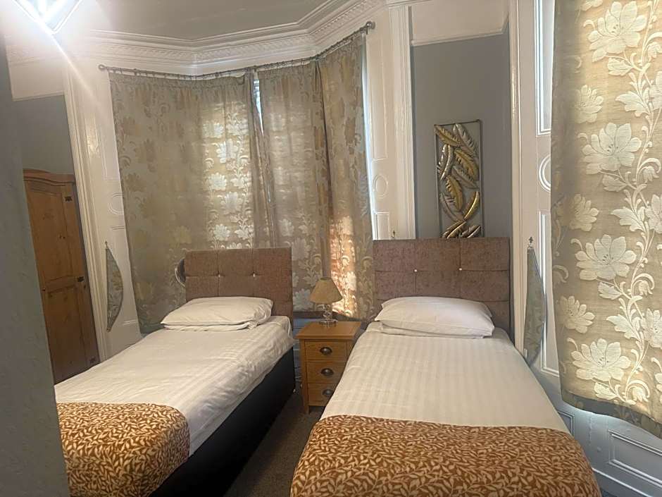 Diamonds Villa near York Hospital