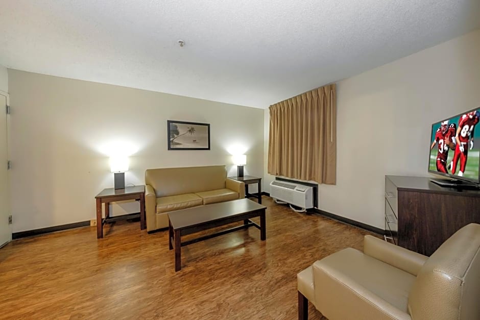 Red Roof Inn & Suites Savannah Airport