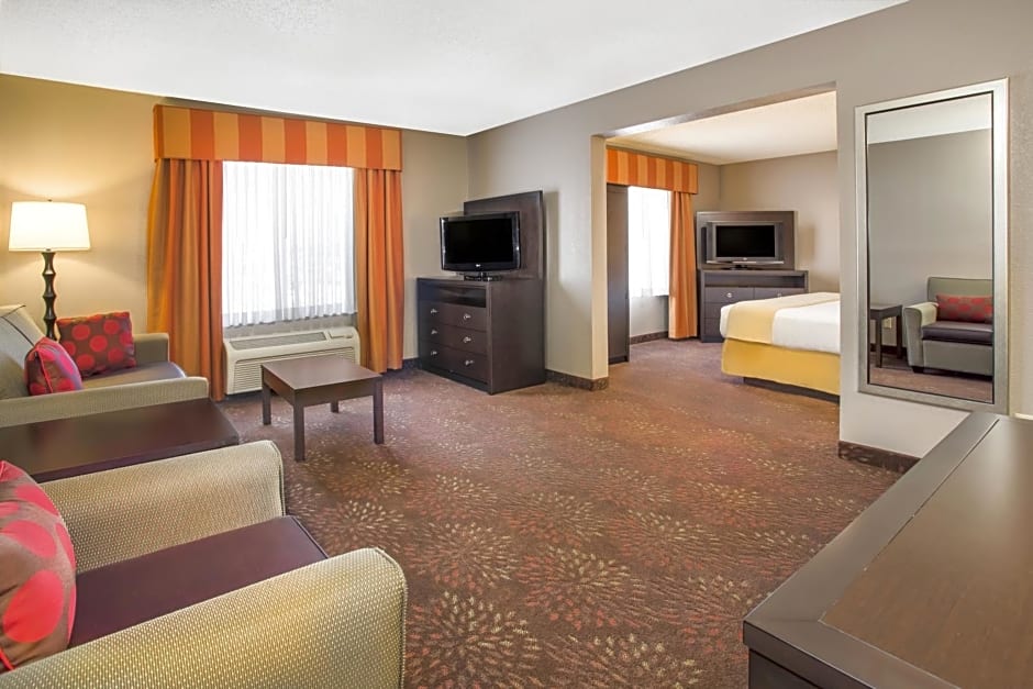 Holiday Inn Express & Suites - Muncie, an IHG Hotel