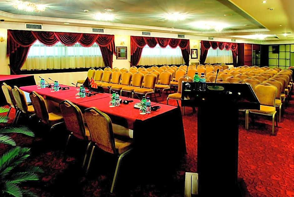 Stone Bridge Hotel