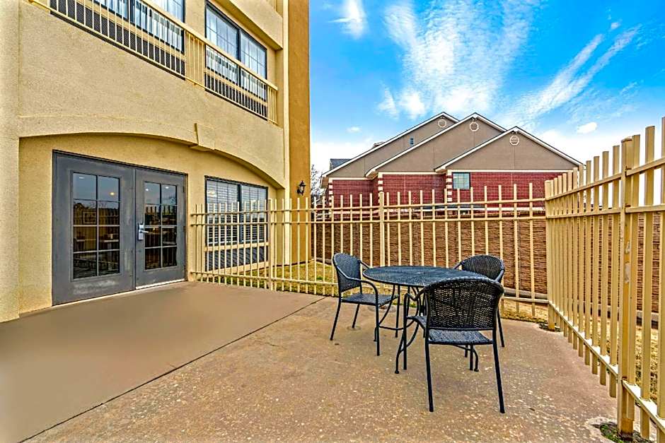 La Quinta Inn & Suites by Wyndham Oklahoma City Yukon