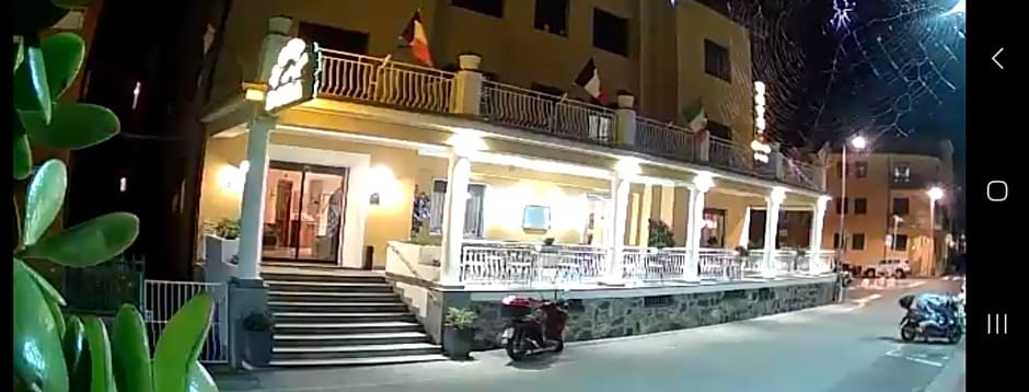 Hotel Dora