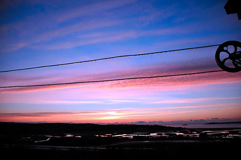 Admiral's Quay Motel & Suites