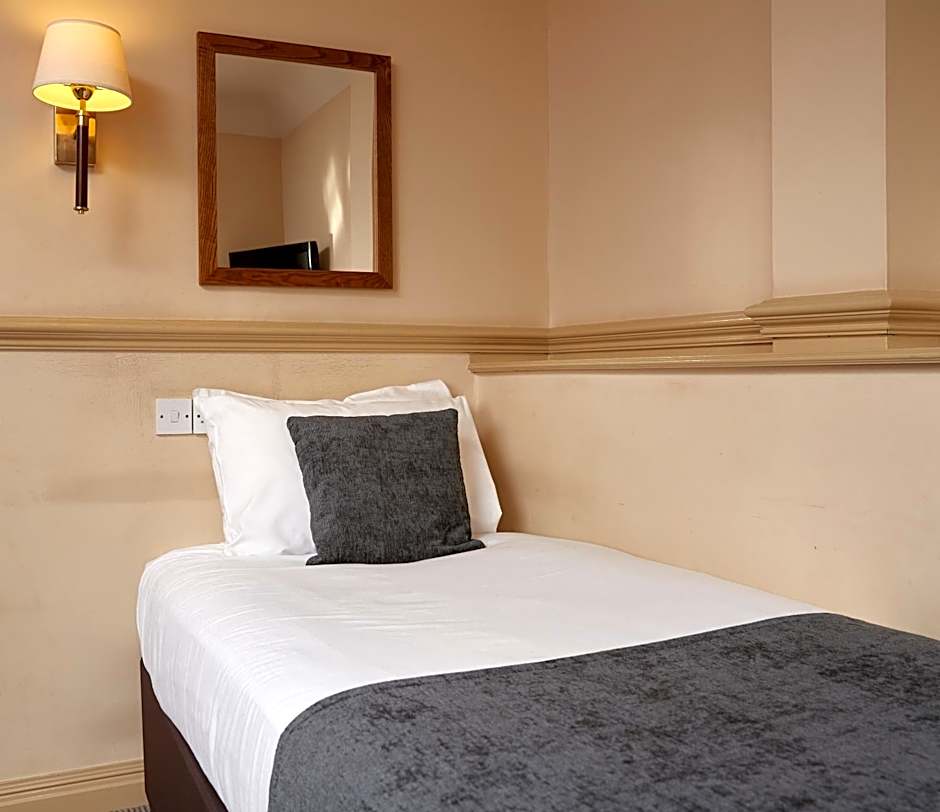 Dog House by Chef & Brewer Collection