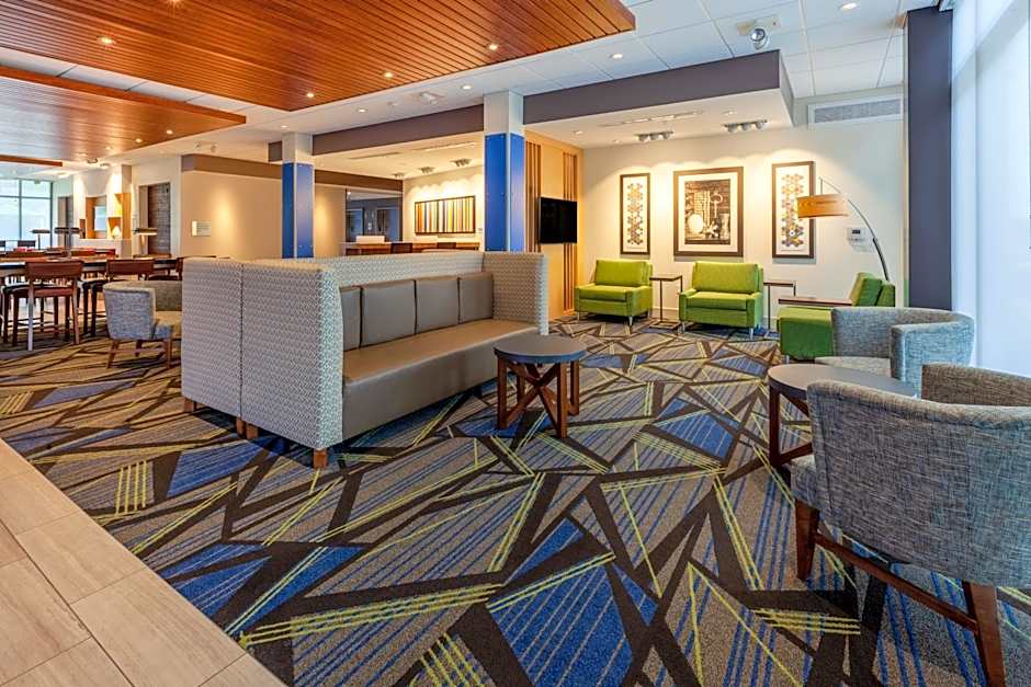 Holiday Inn Express and Suites Brunswick By IHG