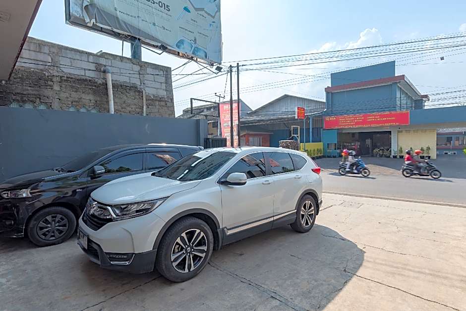 RedDoorz Syariah near Exit Toll Subang