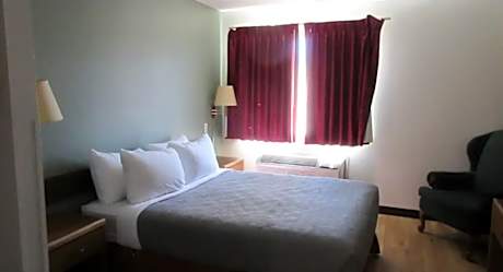 1 Queen Bed Nonsmoking