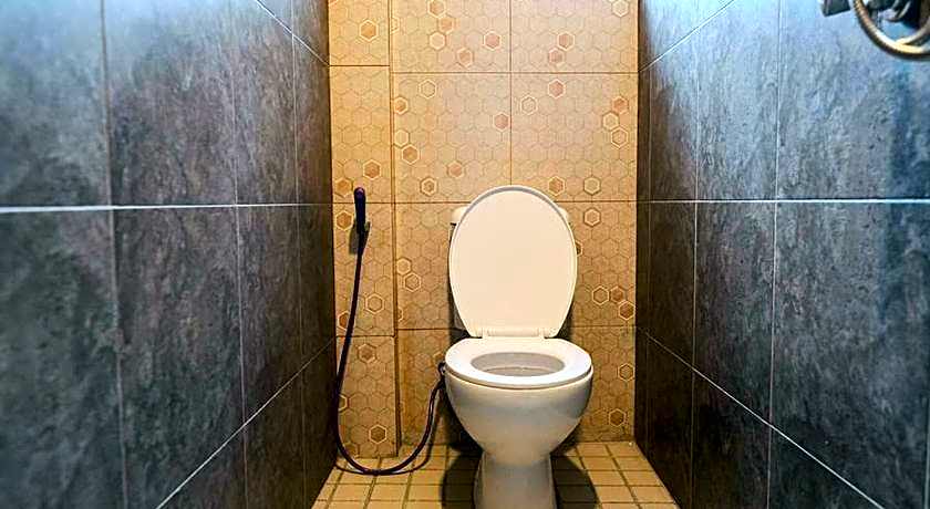 RedDoorz Plus near Taman Anggrek Mall