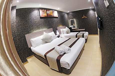 Deluxe Family Room
