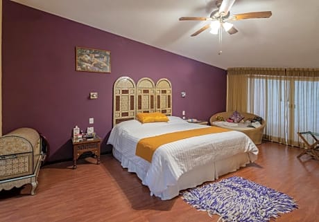 Deluxe Suite with Spa Bath