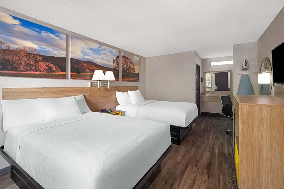 Days Inn by Wyndham College Park Airport Best Road