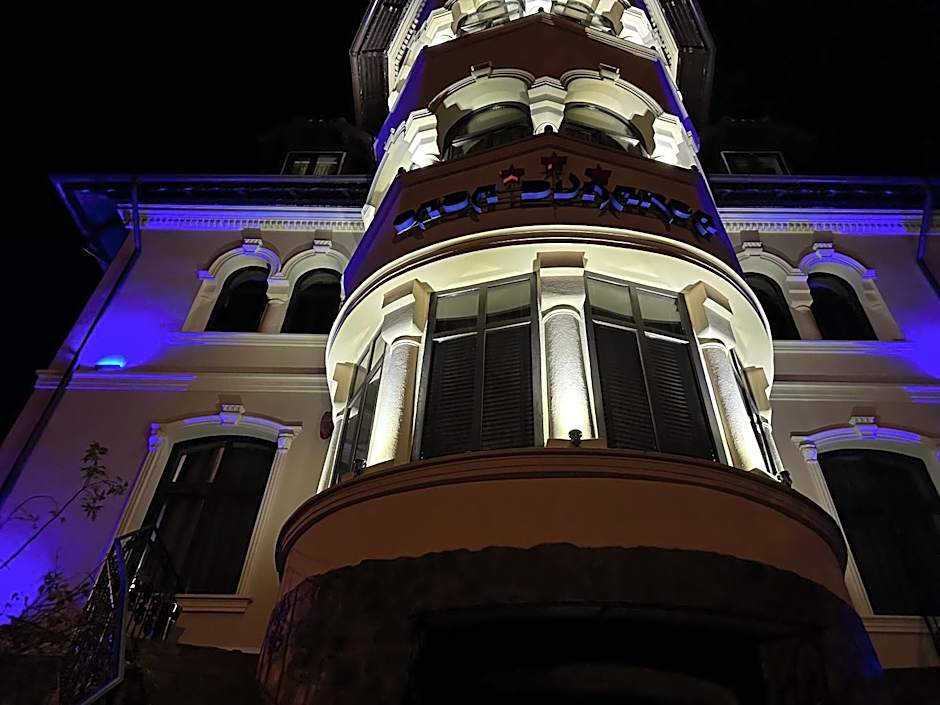 Casa Dunarea by Genco