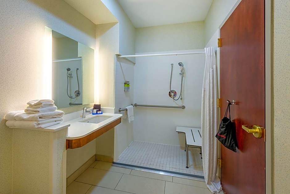 Holiday Inn Express Hotel & Suites North East - Erie I-90 Exit 41 By IHG