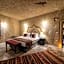 Doctor's Cave Suites