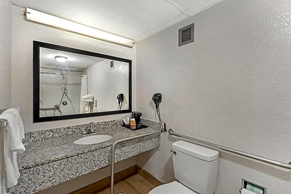 Quality Inn Clinton - Laurens I-26