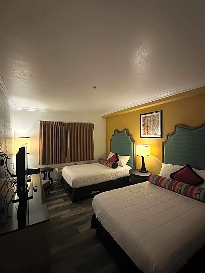 Howard Johnson by Wyndham Bakersfield