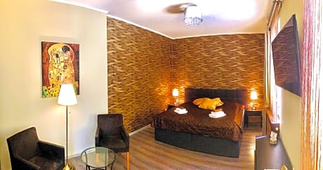 1 King Bed