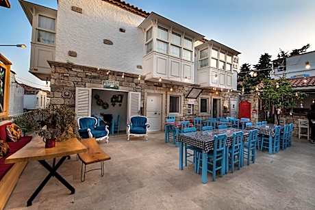 Monat Otel Alacatı