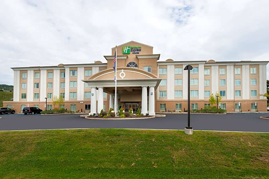 Holiday Inn Express and Suites Dickson City By IHG