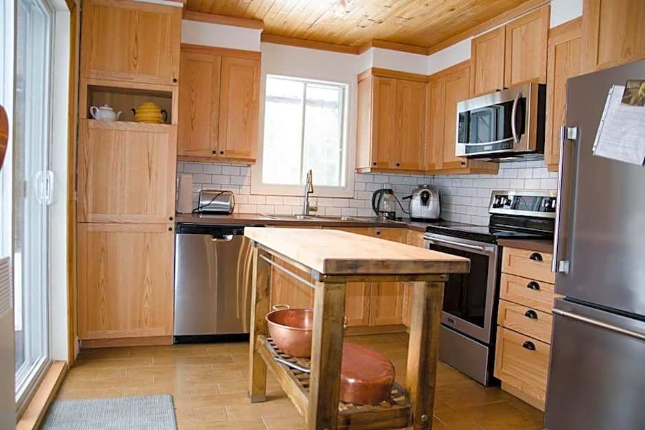 Ty-Llyn - Lakeside Spa Retreat