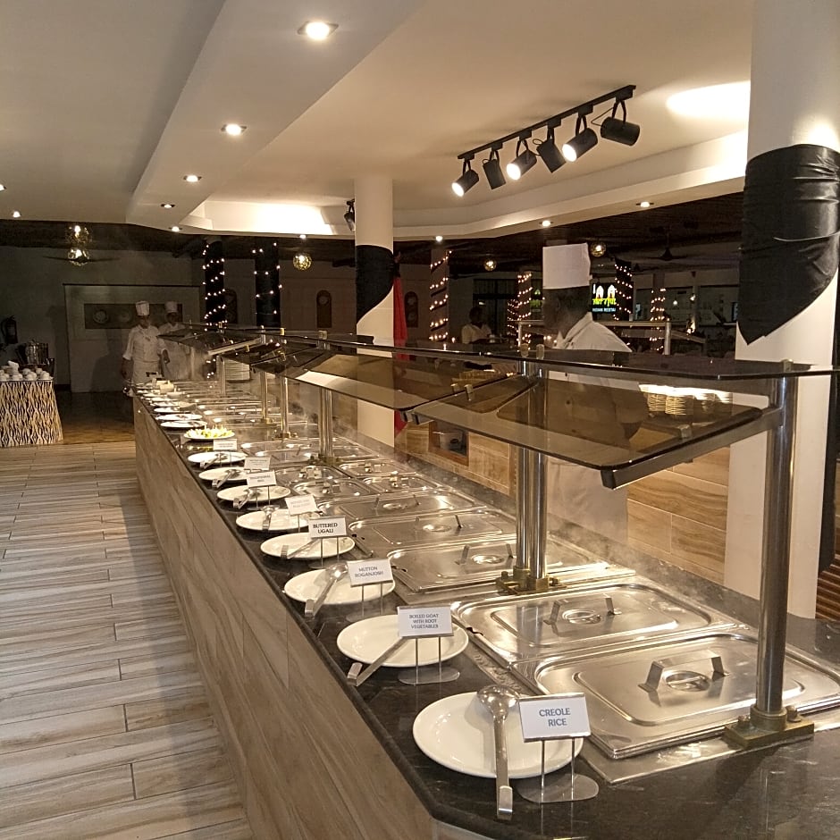 Travellers Beach Hotel & Club