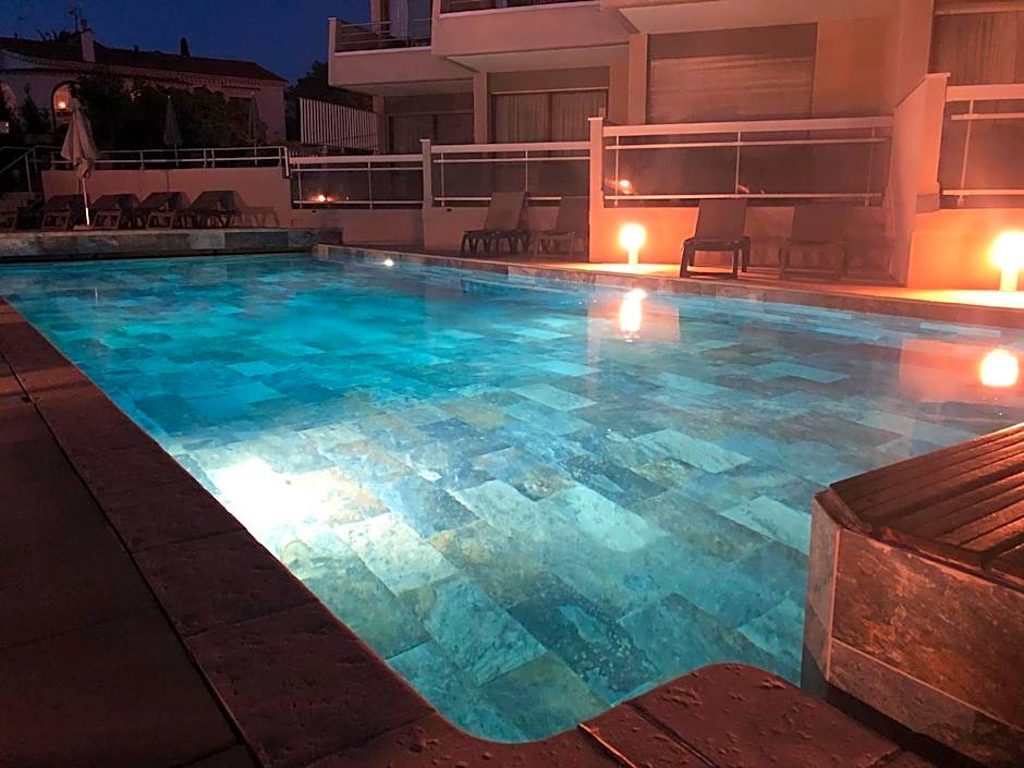 Hotel Brise de Mer - Piscine intérieure & extérieure