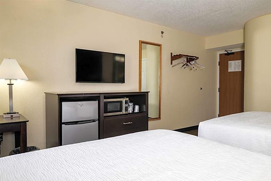 Baymont Inn & Suites by Wyndham Mukwonago