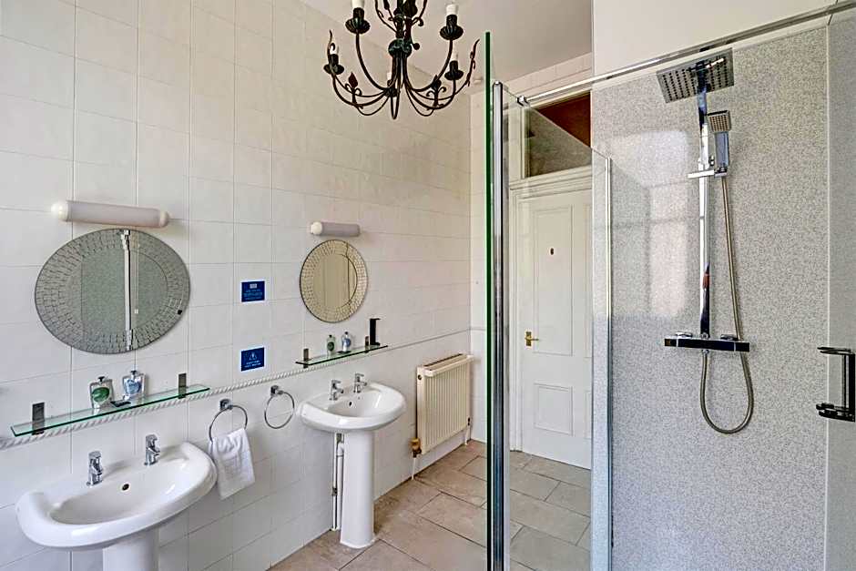 Liverpool Aigburth Hotel By Belvilla