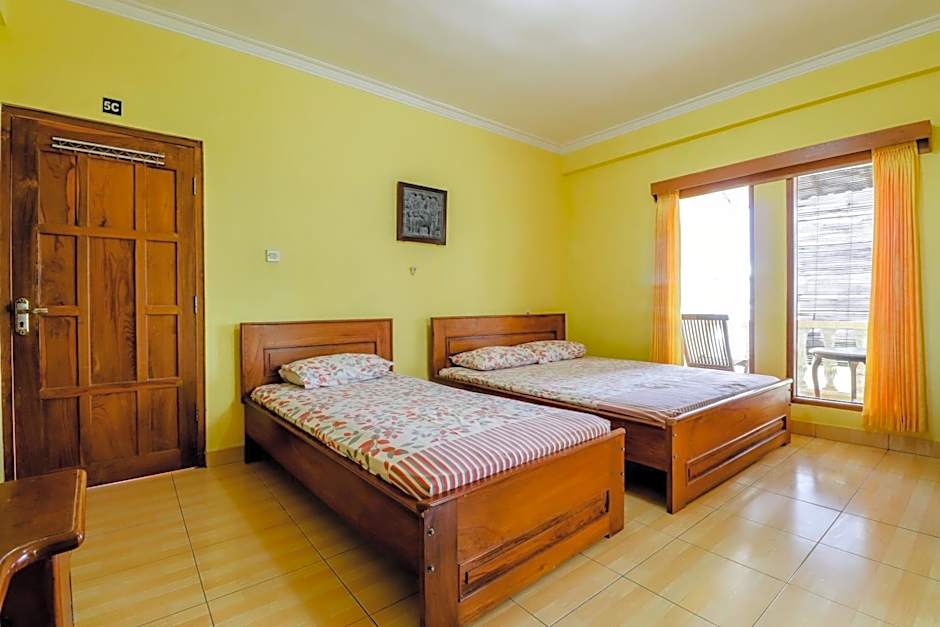 Adinda Beach Hotel and Villa