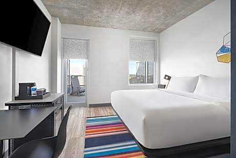 Guest room, 1 King, Coastline view, Balcony