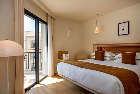 Classic Double or Twin Room with Pool View