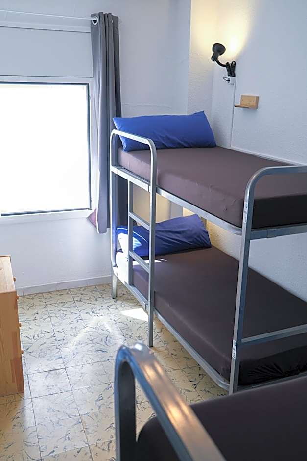 Mana Mana Youth Hostel