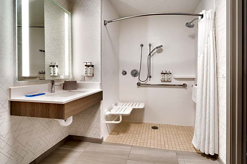 Holiday Inn Express Hotel & Suites Rapid City By IHG