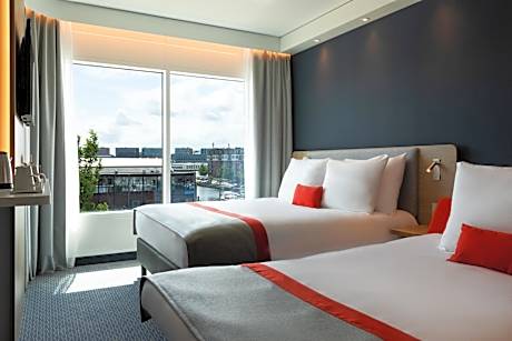 Standard Queen Room with Single Sofa Bed - Free Breakfast