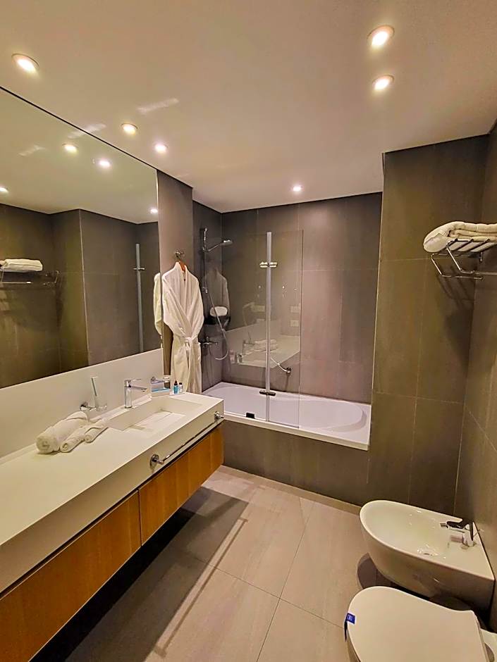 Monot Suites