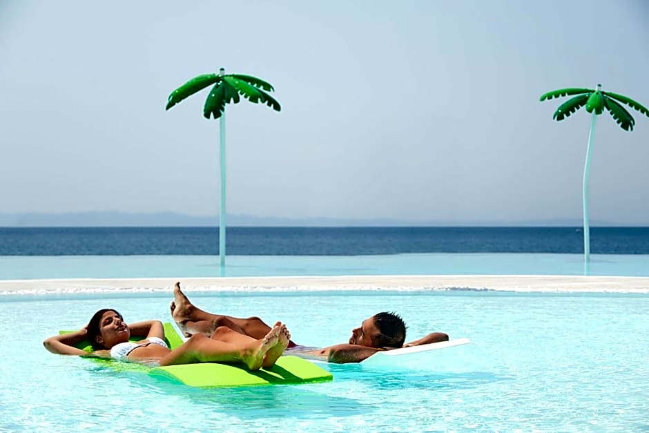 Alexandra Elegance Bridging Generations