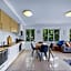 Airlie Summit Apartments