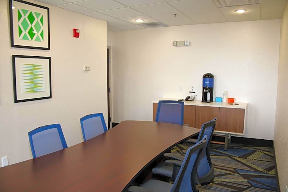 Holiday Inn Express & Suites Douglas By IHG