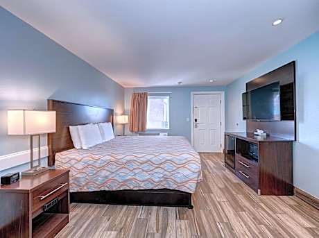 Deluxe King Room - Smoke Free