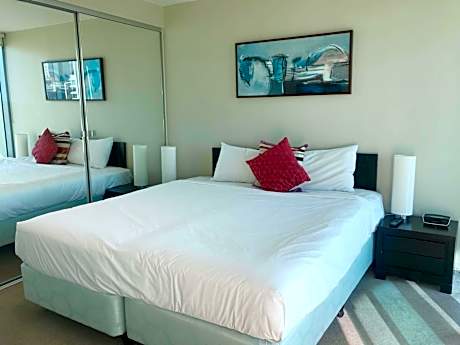 1 BEDROOM APARTMENT (1 Queen Bed)